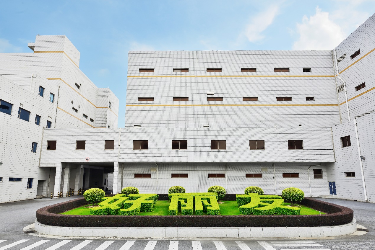 白色的建筑 描述已自动生成